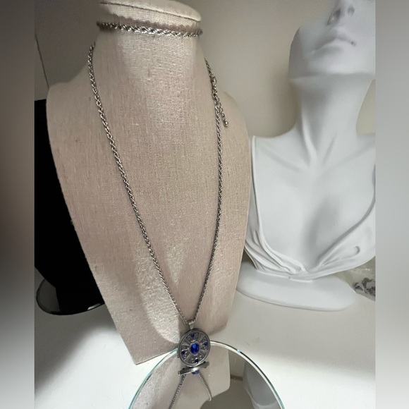 N122 Aztec sun clock reversible silver pendant on a long chain blue and yellow - Picture 9 of 10